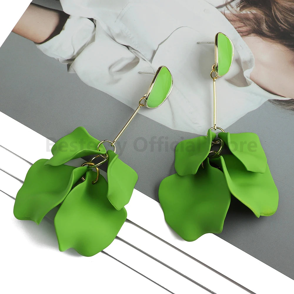 Boucle d'oreille fleur pendante