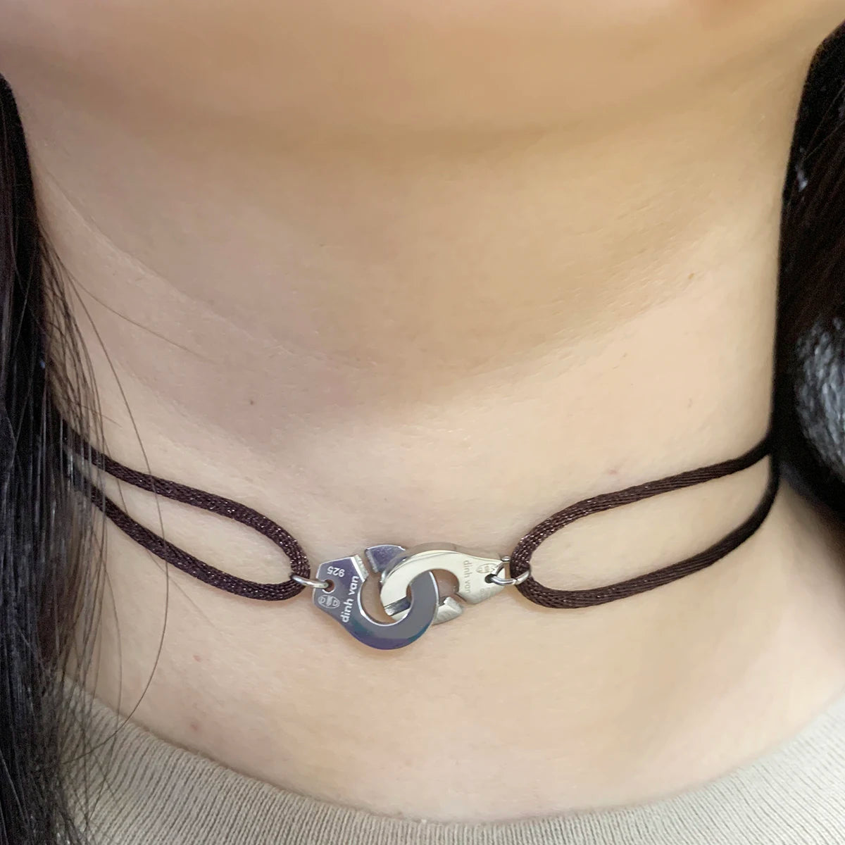 Collier Menotte