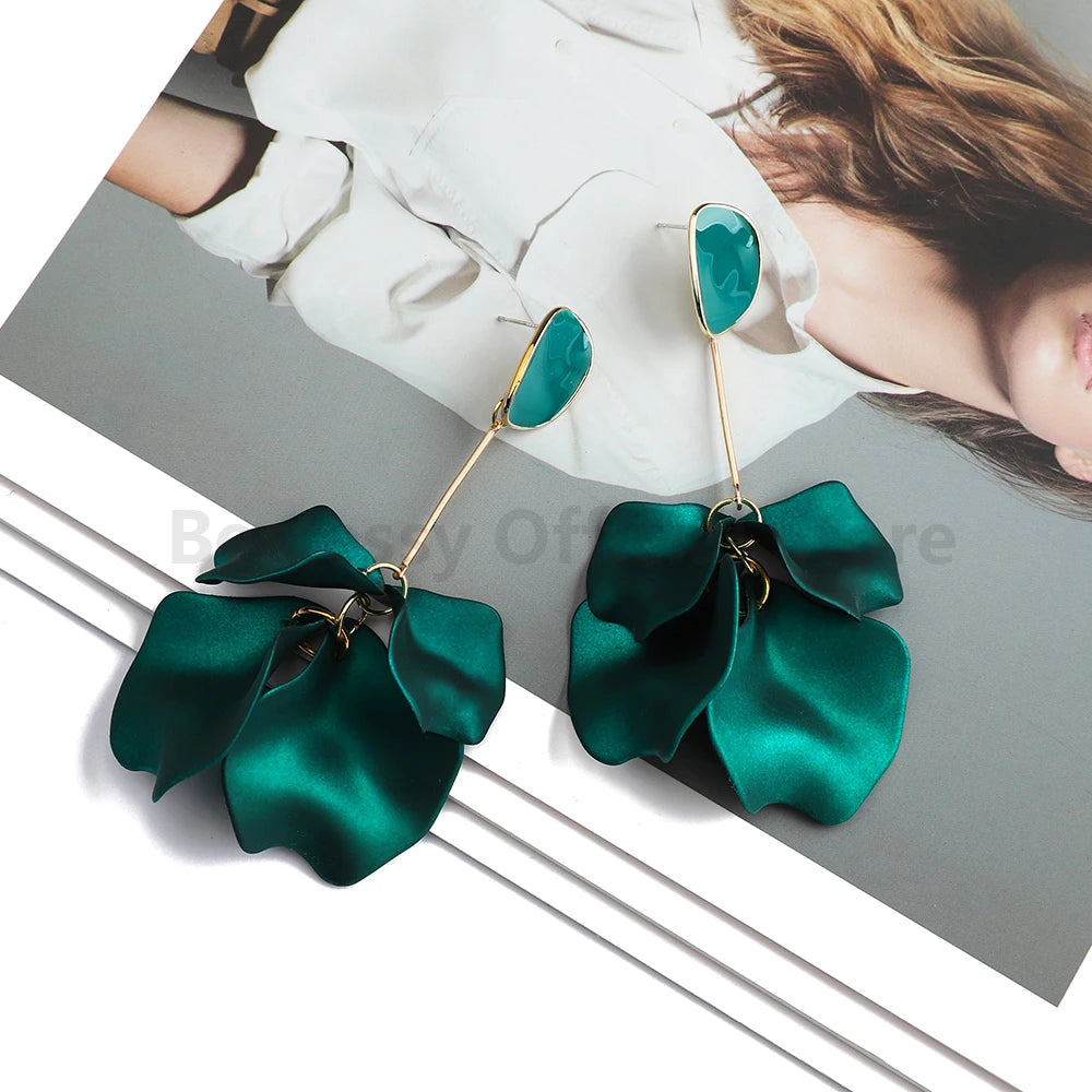 Boucle d'oreille fleur pendante