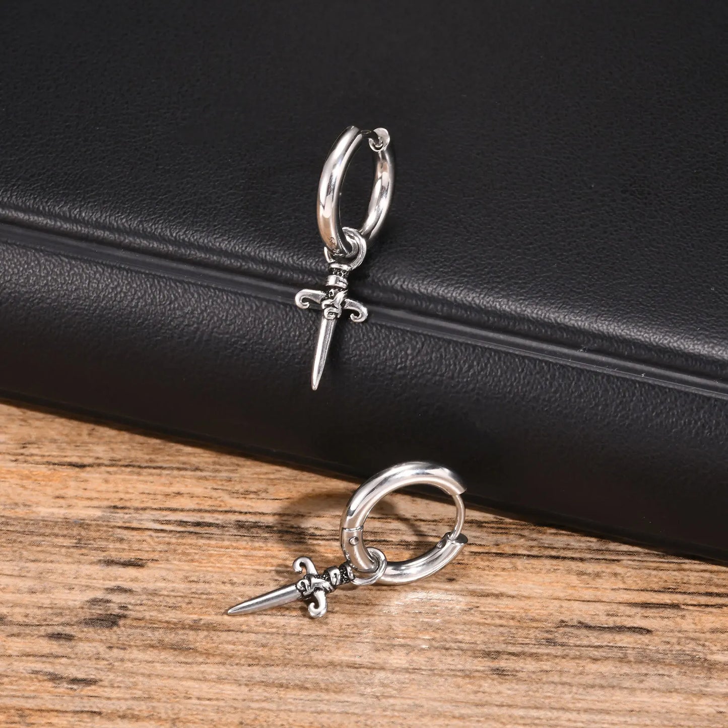 Boucle d'oreille croix homme