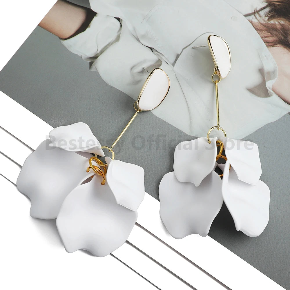 Boucle d'oreille fleur pendante