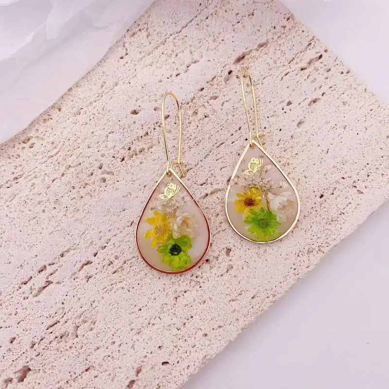 Boucles d'oreilles fleur resine