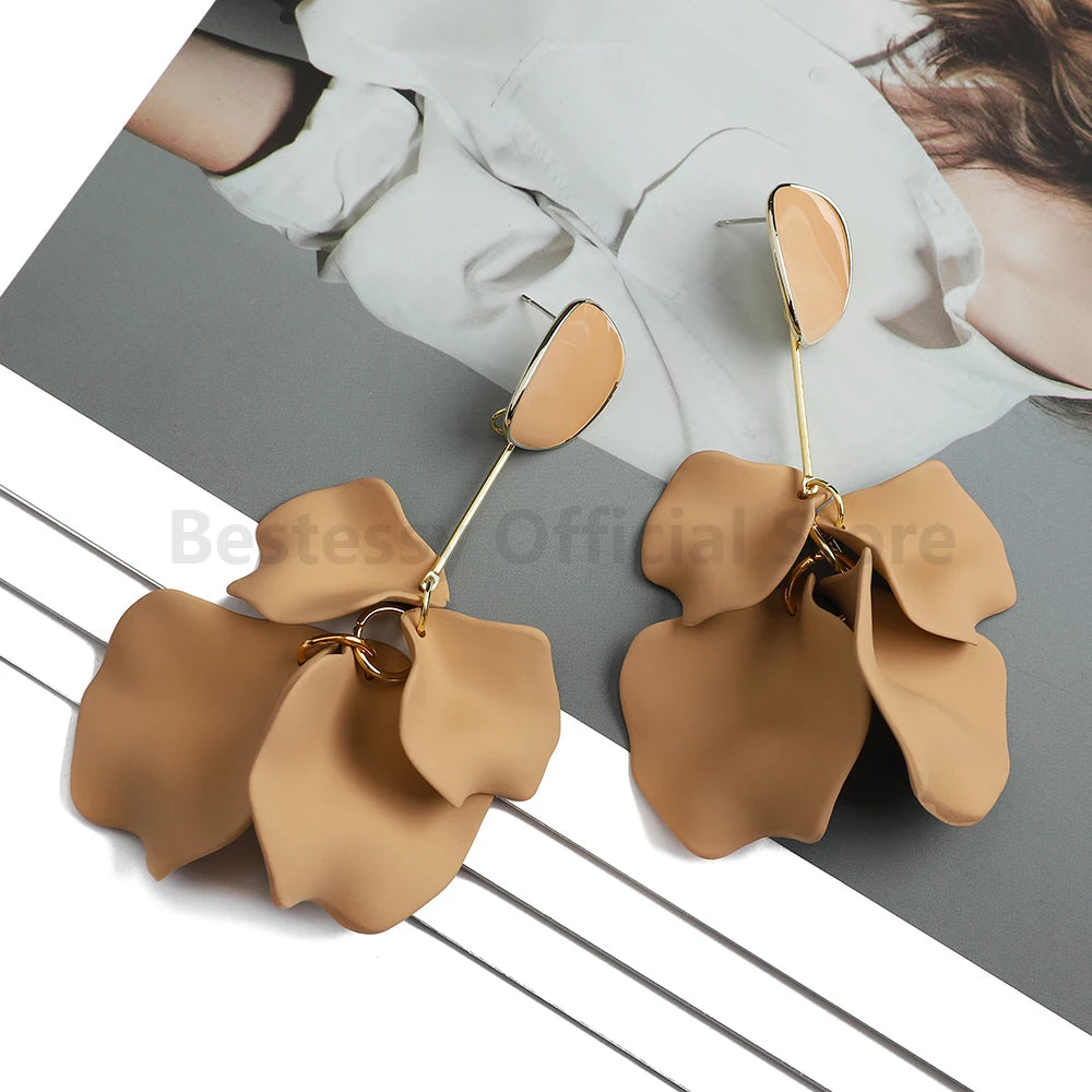Boucle d'oreille fleur pendante