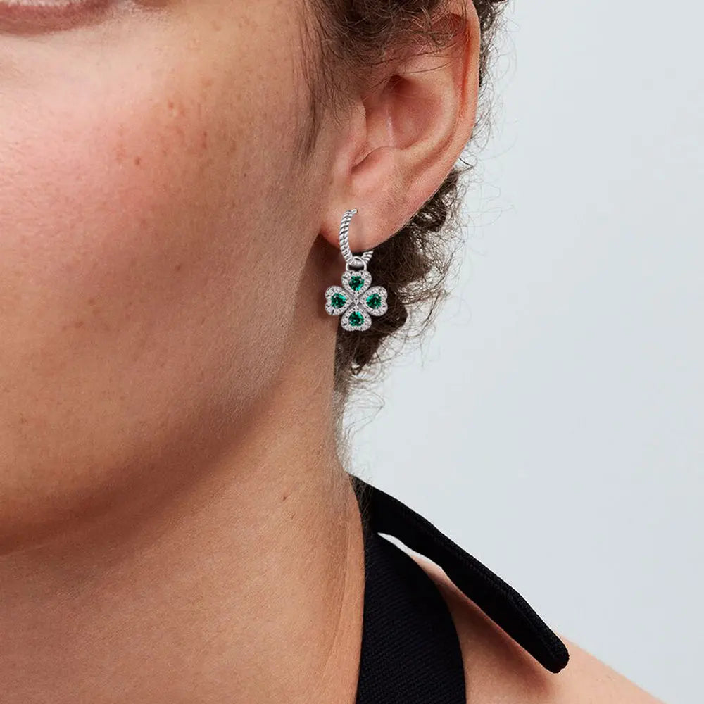 Boucle d'oreille fleur argent