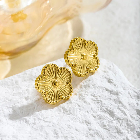 Boucle d'oreille fleur or