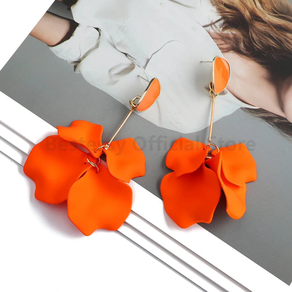 Boucle d'oreille fleur pendante