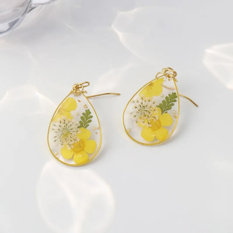 Boucles d'oreilles fleur resine