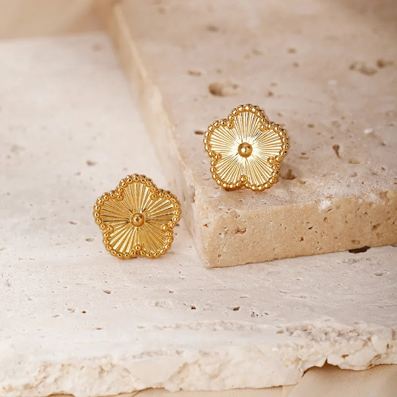 Boucle d'oreille fleur or