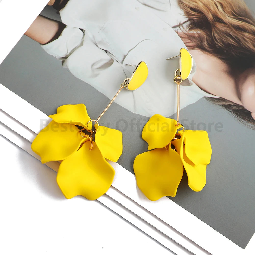 Boucle d'oreille fleur pendante