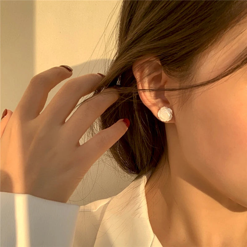 Boucle d'oreille fleur nacre
