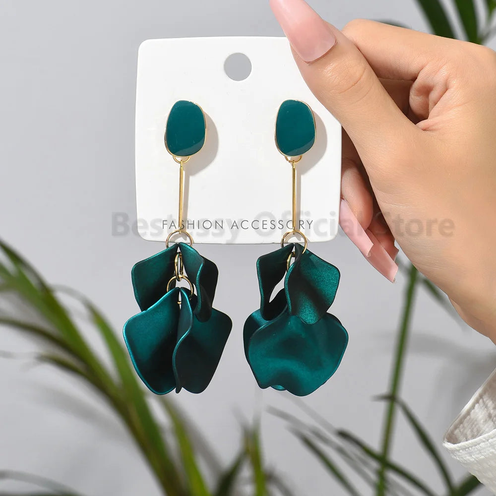 Boucle d'oreille fleur pendante