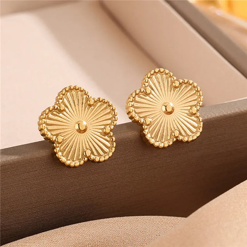 Boucle d'oreille fleur or