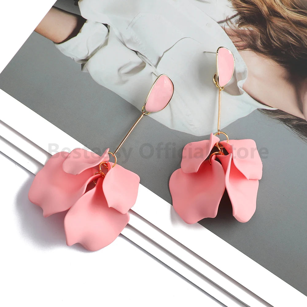 Boucle d'oreille fleur pendante